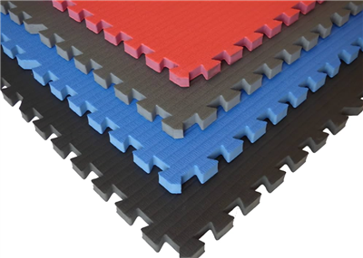 Renforcement des normes de sécurité pour les installations d'arts martiaux en Asie : tapis et équ...